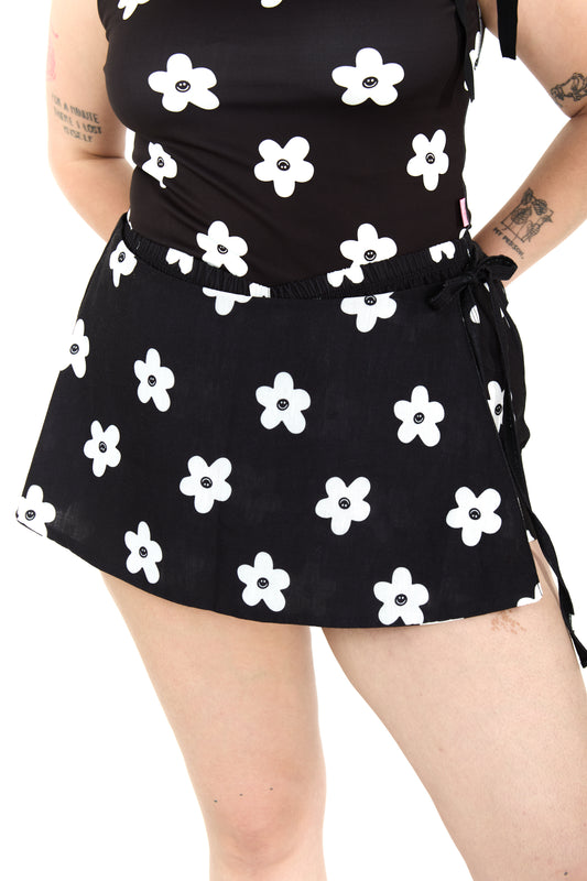 SHORT CAPA NEGRO FLOR