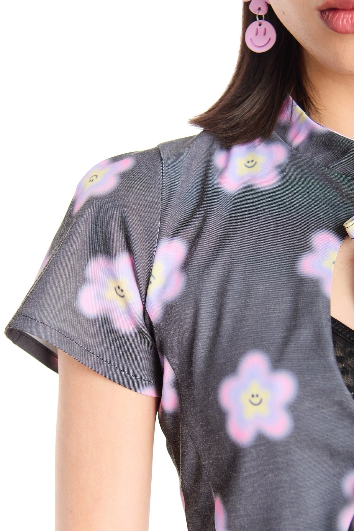 BLUSA ESCOTE GRIS MULTICOLOR